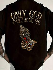 Camiseta "Solo Dios Puede Juzgarme" - Texto Llamativo Combinado con un Intrincado Diseño de Manos Rezando, una Prenda Superior Elegante e Individualista para Personas Seguras de Sí Mismas. - Multicolor - Ver 1
