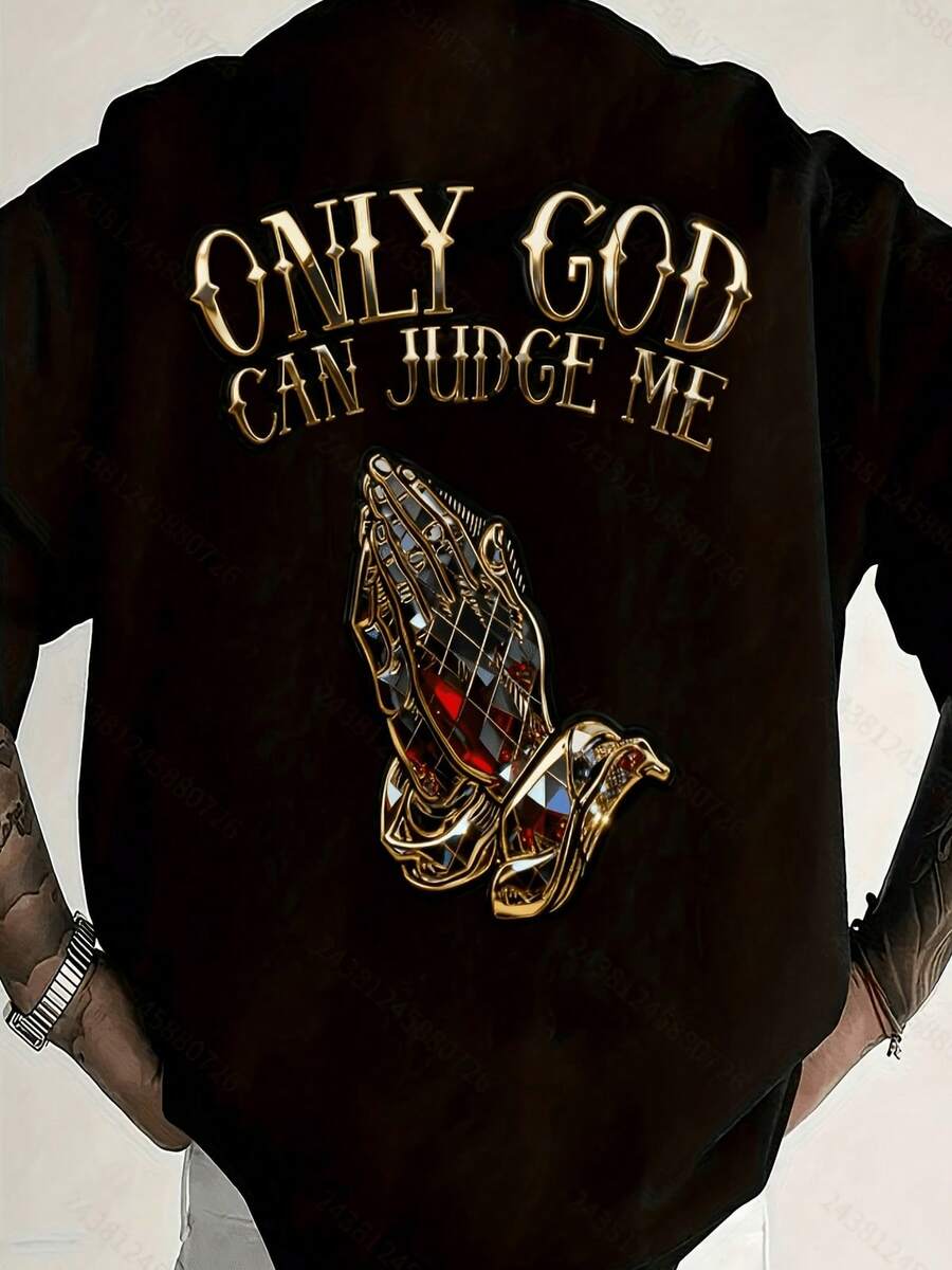Camiseta "Solo Dios Puede Juzgarme" - Texto Llamativo Combinado con un Intrincado Diseño de Manos Rezando, una Prenda Superior Elegante e Individualista para Personas Seguras de Sí Mismas. - Multicolor - Ver 1
