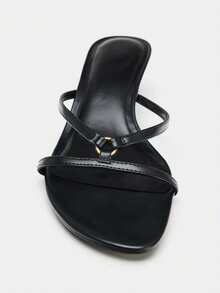 Sandalias tipo slide de tacón alto con punta puntiaguda en color negro, estilo minimalista sexy para chicas, cómodas pantuflas de tacón fino con una tira, estética de mujer madura sexy - Negro - Ver 5