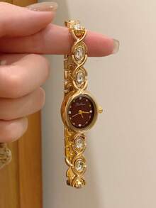 1pc Gold Square Bracelet Quartz Watch For Women, Delicate Small Fashionable, Suitable For Daily Wear, Birthday/Graduation Gift, Casual Style - Gold - View 4