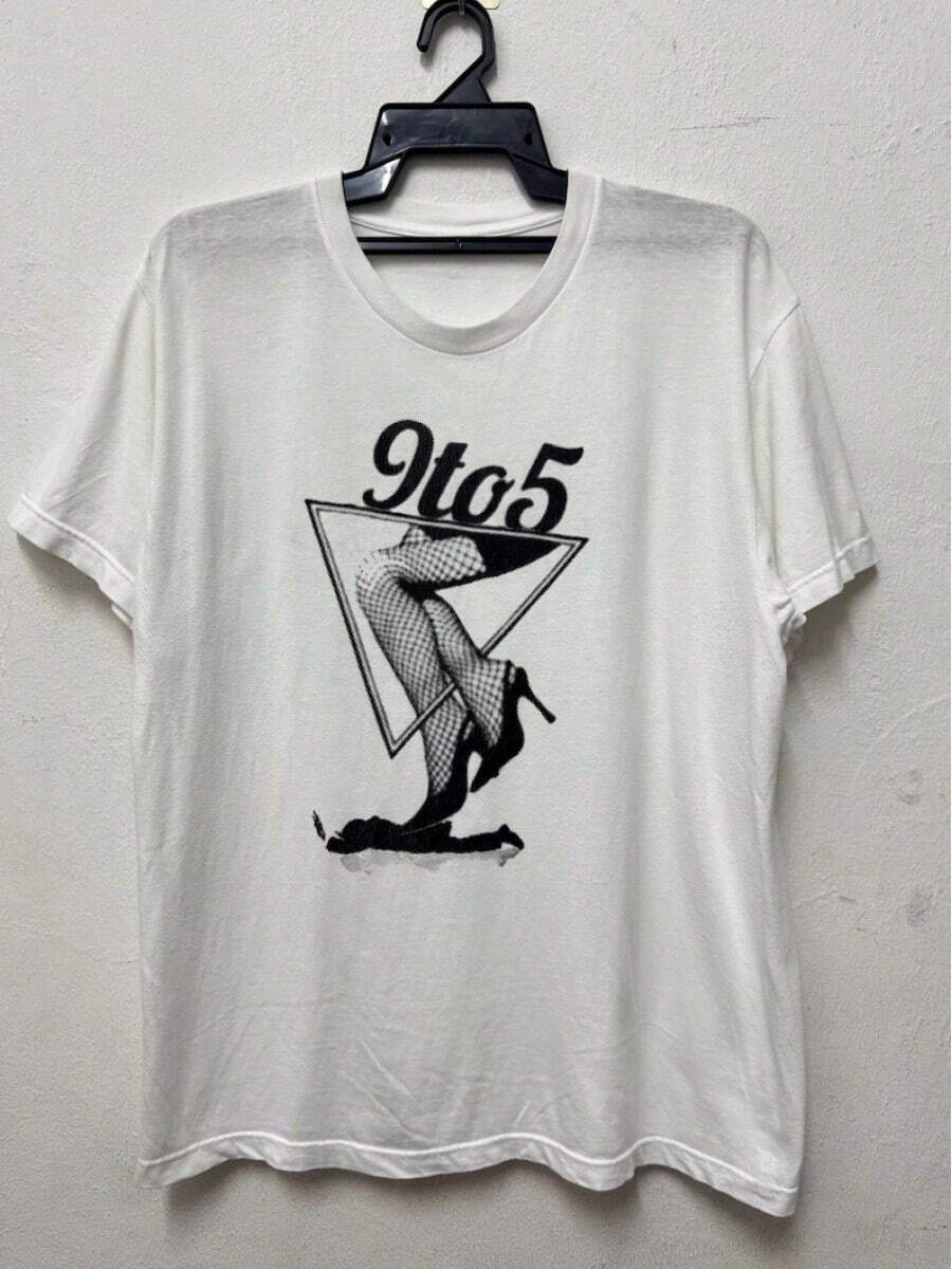 Camiseta vintage de los años 2000 con estampado de mujeres desnudas a medio torso y medias de red / Camiseta con foto / Camiseta de arte vintage / Sediciones / Diseño punk / Ropa de hombre / - Blanco - Ver 1