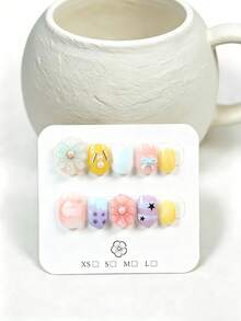 10 pièces d'ongles à coller faits main, forme carrée ronde courte, style printanier doux rose & blanc tie-dye avec fleur 3D gaufrée bleu clair + nœud papillon bleu & accents de perles, design minimaliste élégant pour fête, mariage, port quotidien, comprend les outils pour ongles, cadeau parfait pour les femmes et les filles - Multicolore - Voir 2