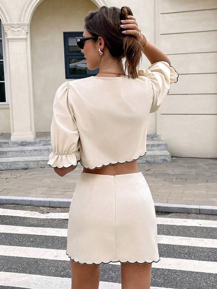 Conjunto de 2 piezas para mujer con blusa de manga corta con bordado floral y cenefa de color contrastante, y falda mini - Multicolor - Añade 3
