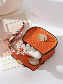 CHARM INFINITE Bolso colgante multifuncional con llavero de cierre giratorio mini en forma de silla de montar, textura de lichi en 7 colores, decoración de cinta de seda estampada, para guardar auriculares, lápiz labial y monedas - Multicolor - Ver 6