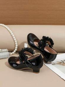 1 Pair Girls Solid Color Elegant Round Toe Fashion High Heel Pumps Princess Shoes Dance Shoes, Ankle Strap With Floral Decoration, Comfortable Embossed Insole, Suitable For All Seasons - Black - View 4