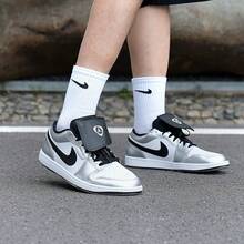 Nike AIR JORDAN 1 LOW SE經典運動訓練男子運動籃球鞋 - 銀色/黑白色 - 查看 3