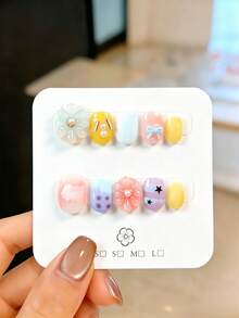 10 pièces d'ongles à coller faits main, forme carrée ronde courte, style printanier doux rose & blanc tie-dye avec fleur 3D gaufrée bleu clair + nœud papillon bleu & accents de perles, design minimaliste élégant pour fête, mariage, port quotidien, comprend les outils pour ongles, cadeau parfait pour les femmes et les filles - Multicolore - Voir 13