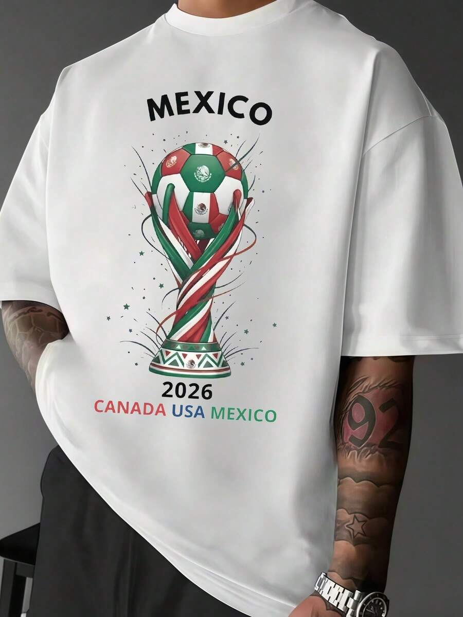 Trofeo de fútbol con balón tricolor y bandera mexicana celebrando Canadá USA México 2026 camiseta de hombre casual cómoda - Blanco - Ver 1