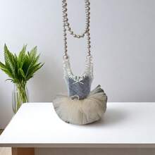 Bianco con perle e nastri