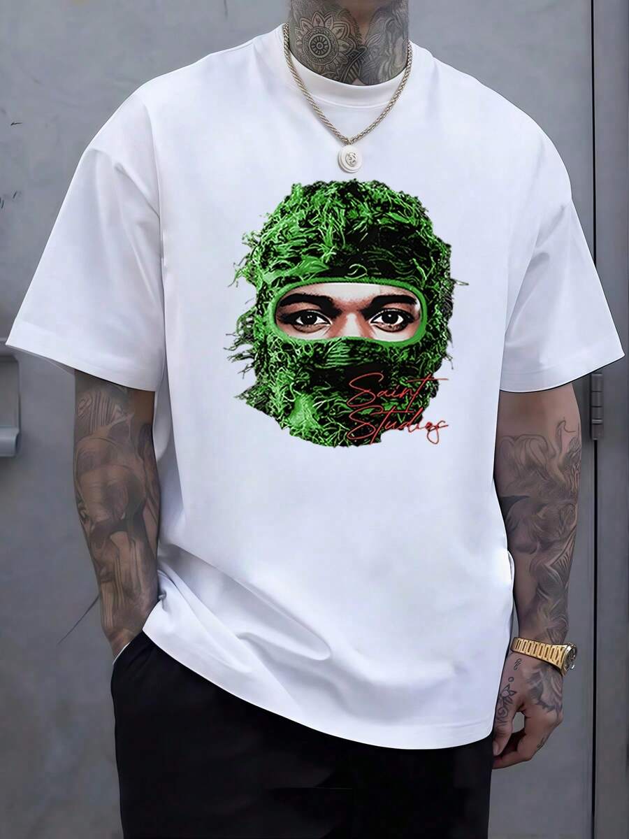 Rostro enmascarado verde simboliza misterio urbano con mirada profunda destacando la fuerza personal ideal en esta atractiva camiseta de hombre - Blanco - Ver 1