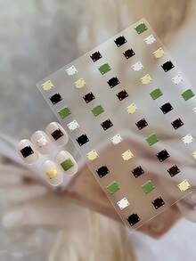 1 hoja de pegatinas cuadradas para uñas con efecto plateado, calcomanías 3D multicolor cuadradas y con tachuelas metálicas autoadhesivas para arte de uñas minimalista de verano - Multicolor - Ver 2