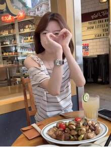 韓式拼接條紋不對稱單肩短袖女款夏季設計小眾吊帶上衣 - 杏色 - 查看 7