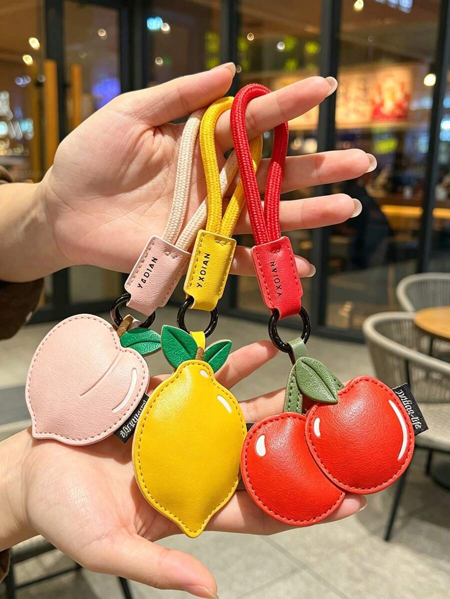 可爱水果PU皮革材质桃子柠檬樱桃卡通吊坠，创意包包挂饰钥匙扣，送给女朋友的礼物