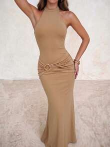 Elegante vestido de moda con cuello halter y espalda descubierta, diseño de cintura fruncida para fiesta de verano - Caqui - Ver 3