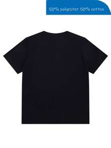 Camiseta Gráfica de MMA Khamzat Chimaev de los 90s, Edición Limitada - Negra con Estampado Rojo, Camiseta Casual para Hombres y Mujeres, Corte Regular, Manga Corta, Lavable a Máquina - Negro - Ver 3