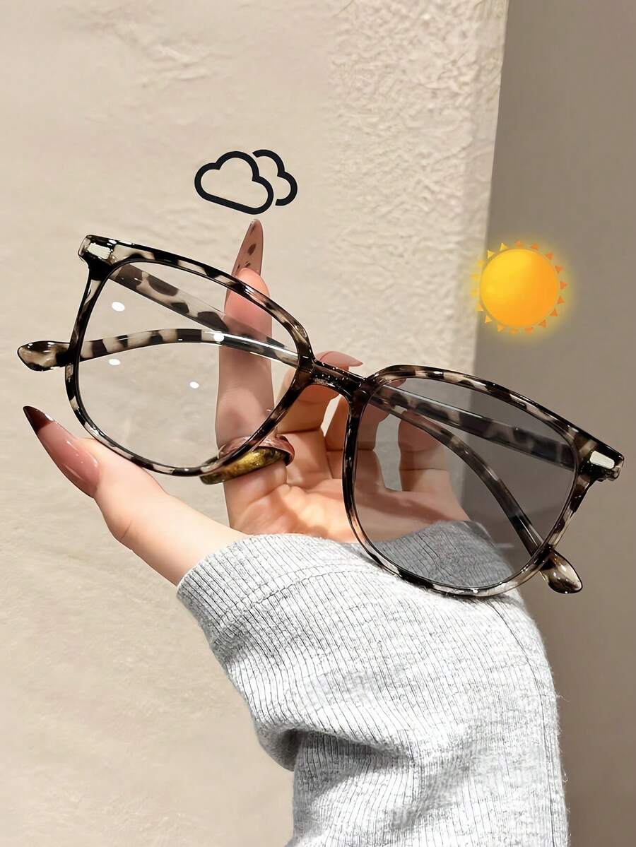 1 par de gafas de mujer con marco cuadrado de PC con remaches y lentes que cambian de color, gafas de marco negro clásico, gafas de lentes lisas personalizadas y casuales, ultraligeras, adecuadas para uso diario y combinación de atuendos - Negro - Ver 1