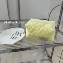 1件新款大容量心形絎縫化妝包，可愛便攜盥洗用品收納袋，多功能手提化妝收納袋，柔軟加厚絎縫布料，輕量耐用防水，大容量內裡配順滑拉鍊，可收納化妝刷、底妝、口紅、眼影盤、髮飾、珠寶、鑰匙、硬幣、小毛巾，適合日常通勤、購物、旅行、度假、出差、健身房、浴室、飯店、居家、宿舍、辦公室，日常必需實用好物，旅行收納必備，生日、聖誕、情人節好友禮物 - 彩色 - 查看 18