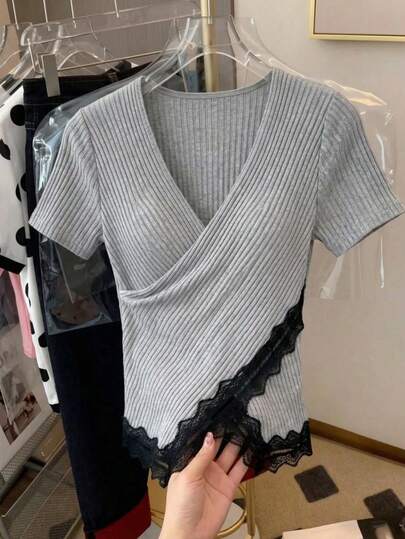 Neues Damen Grau geripptes Strick Wickel Top V-Ausschnitt Kurzarm Spitzen Patchwork Bluse Elegantes Lässig T-Shirt Damen Pendler Top, Elegant Elegant Sommer