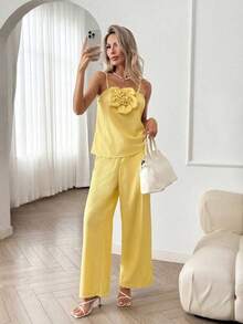 Conjunto de 2 piezas de camiseta sin mangas y pantalones en color amarillo crema para mujer, con decoración floral 3D, adecuado para vacacione - Amarillo claro - Ver 4