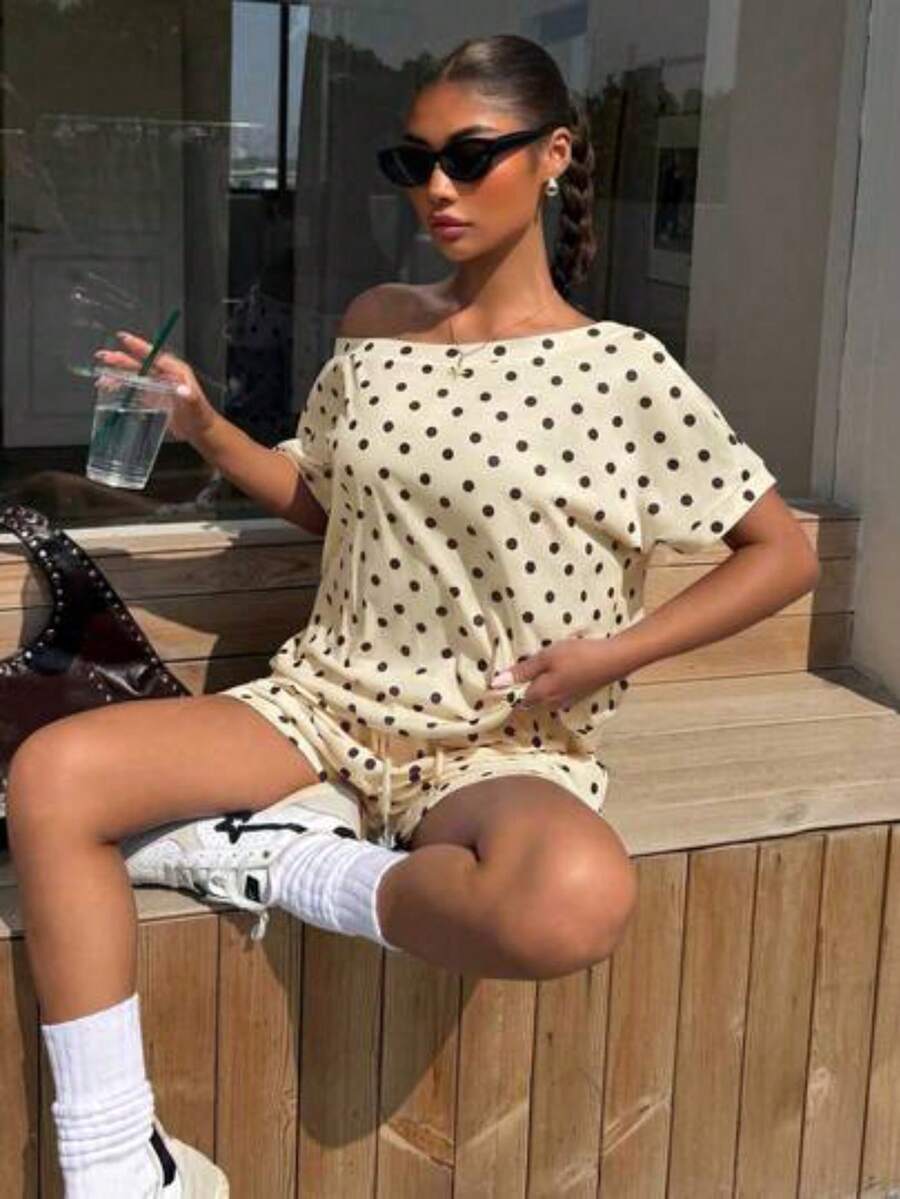 Conjunto informal de blusa asimétrica de manga corta con lunares y shorts, ropa de verano para mujer, conjunto de 2 piezas, conjunto de manga - amarillo ganso - Ver 1