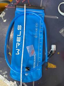1個 WRELS 1L/1.5L/2L/3L 大容量可折疊水袋，手提或背包攜帶，適用於騎行、徒步、跑步與旅行 - 彩色 - 查看 11