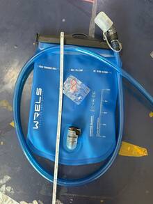 1個 WRELS 1L/1.5L/2L/3L 大容量可折疊水袋，手提或背包攜帶，適用於騎行、徒步、跑步與旅行 - 彩色 - 查看 13