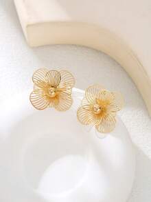 2pcs Charming KC Gold Plated Hollow Flower Stud Earrings, Petal Earrings, Four-Leaf Clover Flower Earrings, Women's Gold Stud Earrings, Double Layer Elegant Fashion Earrings, Suitable For Women's Daily Wear, Party, Gathering, Date, Shopping, Street Style Jewelry - Yellow Gold - View 2