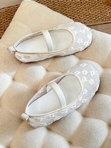 1 Pair Girls Spring Mesh Floral Slip-On Princess Style Mary Jane Shoes, Fresh And Elegant, Simple And Breathable, Versatile For Daily School, Dancing, Party And Banquet Occasions, Size Runs Half Size Small - White - View 4