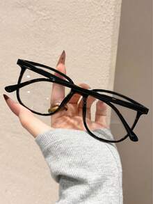 1pc 2026 Vibrant Classic Black Frame Design Women's Fashion Photochromic Glasses, Suitable For Driving, Boating, Party, Camping, Beach Party, Dating And Other Occasions - Multicolor - View 2