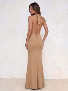 Elegante vestido de moda con cuello halter y espalda descubierta, diseño de cintura fruncida para fiesta de verano - Caqui - Ver 2