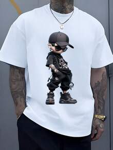 Figura urbana de joven con gorra accesorios y tatuajes transmitiendo actitud rebelde callejera camiseta de hombre moderna - Blanco - Ver 1