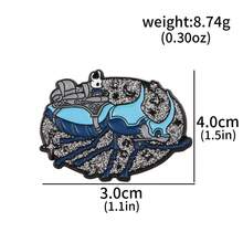 1 pieza Broche Hollow Knight Oruga Clavo Colgante Comandante Grimm Pines de Cómic Unisex Accesorio para Mochila Ropa Insignia Regalo - Multicolor - Ver 16