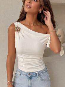 Women's Asymmetrical Off-The-Shoulder Blouse With 3D Flower Embellishments And A Metal Bow, In Brown, Perfect For Weddings, Parties, And Evening Events. Elegant, Made Of Soft, Stretchy Fabric, Solid Color, And Fitted. Minimalist And Stylish, Ideal For Formal Wear, Wedding Guest Attire, And Chic Party Looks. - 杏 - 查看 4
