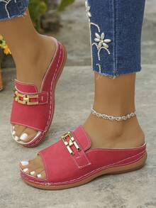 Sandalias de cuña casuales de moda de verano para mujer, acabado rojo mate, hebilla cuadrada de metal, ligeras y cómodas, estilo romano, para uso diario, exterior, vacaciones y playa, suela gruesa, versátiles, sandalias blancas, Ramadán, Eid Al-Adha - Rojo - Acabado mate - Ver 4