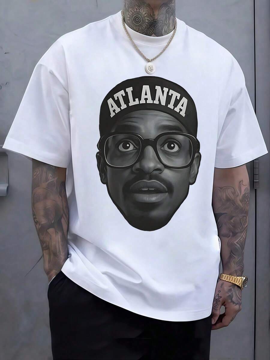 Urban Portrait Of A Man With Glasses And A Cap From Atlanta Celebrating Hip Hop Culture And The City's Unique Energy On This Men's T-Shirt - 白色 - 查看 1