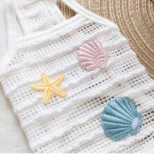 1件夏季鏤空網眼透氣狗狗背心，海星與貝殼刺繡輕量小狗涼感無袖上衣，薄款透氣網布防暑寵物背心，可調節細肩帶，親膚快乾小狗夏季穿搭，適合貴賓狗、博美、吉娃娃、比熊、約克夏，室內日常穿著、戶外公園散步、海灘度假、寵物攝影、冷氣房小狗防寒衣，XS/S/M/L 多種小寵物尺寸可選，白色海洋貝殼刺繡網眼狗狗背心 1件 - 白色 - 查看 3