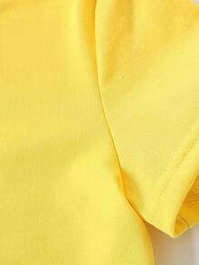 Camiseta de cuello redondo para mujer con estampado de letras coloridas y diseño de flor, dulce, versátil y casual. - Amarillo - Ver 5