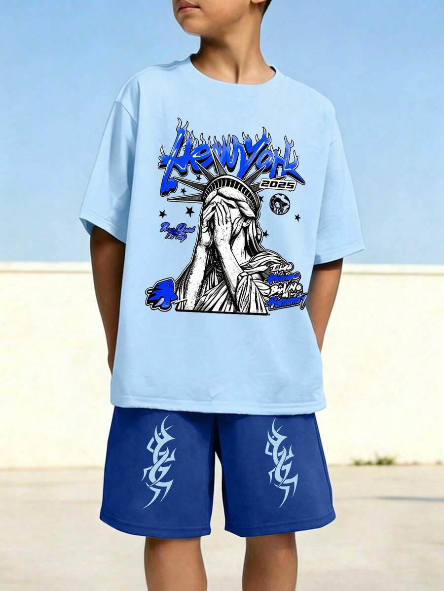 Conjunto de 2 peças: camiseta de manga curta com gola redonda e estampa minimalista e shorts casuais. Look de verão confortável e simples. - Baby Azul - Ver 1