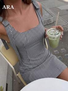 ARA CHIC Women's Black & White Plaid Tie Strap Square Neck Dress, Square Neck Backless Zipper Slim Fit Mini Dress, Summer Beach Vacation Outfit - Black and White - View 5
