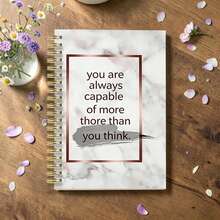 1本 A5 大理石紋勵志金句螺旋筆記本「You Are Always Capable Of More Than You Think」勵志日記本，玫瑰金邊框，正向肯定日記，適合女性與學生，學校用品 - 大理石風格 - 查看 3