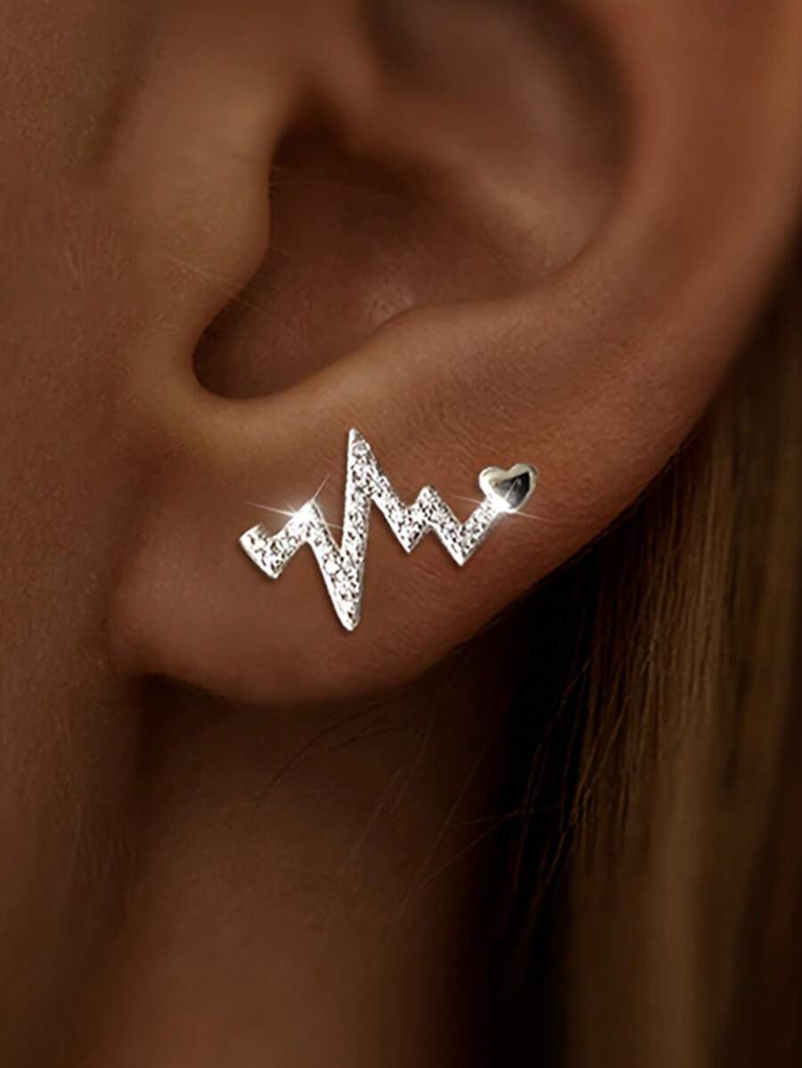 1 Pair S925 Sterling Silver Heart-Shaped Rippled Symmetrical Stud Earrings, Women's Personalized Sweet Cool Design, Wavy Line Niche Earrings With Romantic Atmosphere, Gentle Date Commute Versatile Fashion Earrings - Heart - View 1