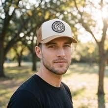 Texas Wind Country Trucker Cap With Curved Brim And Mesh Detail - 駝色 - 查看 3