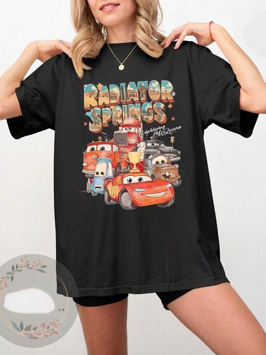 Disney Cars Radiator Springs3DScenery Cartoon Print Tee, Lightning McQueen Desert Canyon Trophy American Park Travel Casual Crew Neck Short Sleeve Top - 黑色 - 查看 1