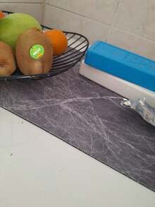 Alfombrilla de Drenaje Premium - Fácil de Limpiar, Antideslizante, Secado Rápido, Aislante Térmico, Resistente al Aceite, Resistente a las Manchas, Absorbente de Agua - Perfecta para Mesas de Comedor, Encimeras de Cocina, Máquinas de Café y Barras de Bar. - Textura de mármol gris - Ver 6