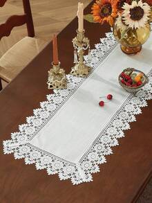 Ensemble de chemin de table vintage cottage 100% polyester, base en lin beige brut, bordure en dentelle festonnée avec mini marguerites tout autour, combo de napperon de table ton neutre clair pour table de petit-déjeuner de mariage et décoration de cuisine rustique - Blanc - Voir 1