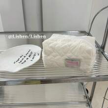 1件新款大容量心形絎縫化妝包，可愛便攜盥洗用品收納袋，多功能手提化妝收納袋，柔軟加厚絎縫布料，輕量耐用防水，大容量內裡配順滑拉鍊，可收納化妝刷、底妝、口紅、眼影盤、髮飾、珠寶、鑰匙、硬幣、小毛巾，適合日常通勤、購物、旅行、度假、出差、健身房、浴室、飯店、居家、宿舍、辦公室，日常必需實用好物，旅行收納必備，生日、聖誕、情人節好友禮物 - 彩色 - 查看 19