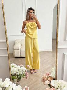 Conjunto de 2 piezas de camiseta sin mangas y pantalones en color amarillo crema para mujer, con decoración floral 3D, adecuado para vacacione - Amarillo claro - Ver 5