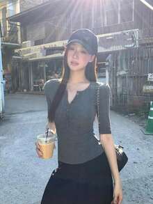 女款夏季新款灰色修身短袖上衣，方肩設計，街頭風獨特甜美 - 花灰色 - 查看 7