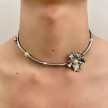 Collar de cuentas sencillo con colgante de flor - rosa claro - Ver 2