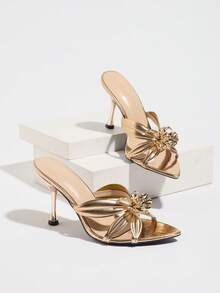 Damen High-Heel-Sandalen mit spitzer Zehenpartie, spiegelnder Metallic-Optik, 3D-Blütenblättern und überkreuzten Riemen, modische hochwertige Nachtclub- und Outdoor-Schuhe mit Weinglas-Absatz, offene Zehenpartie, Mule-Slipper, Brautjungfernschuhe für Hochzeit, elegante Party- und Bankettschuhe für den Sommer, Champagnerfarbe, Damenschuhe - Champagnerfarben - Übersicht 6